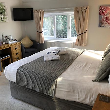 Trumbles Gatwick B&B Charlwood Ngoại thất bức ảnh