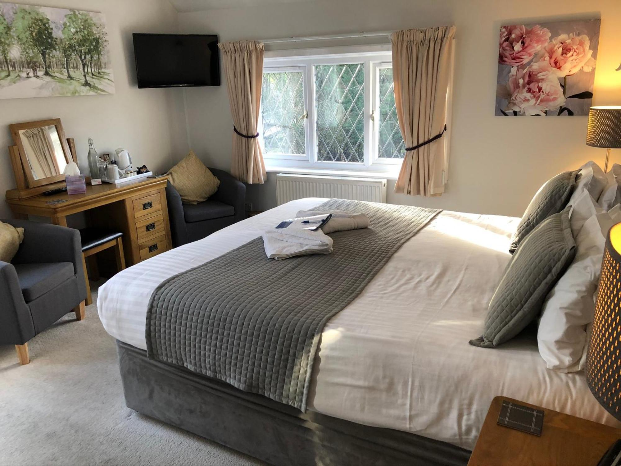 Trumbles Gatwick B&B Charlwood Ngoại thất bức ảnh
