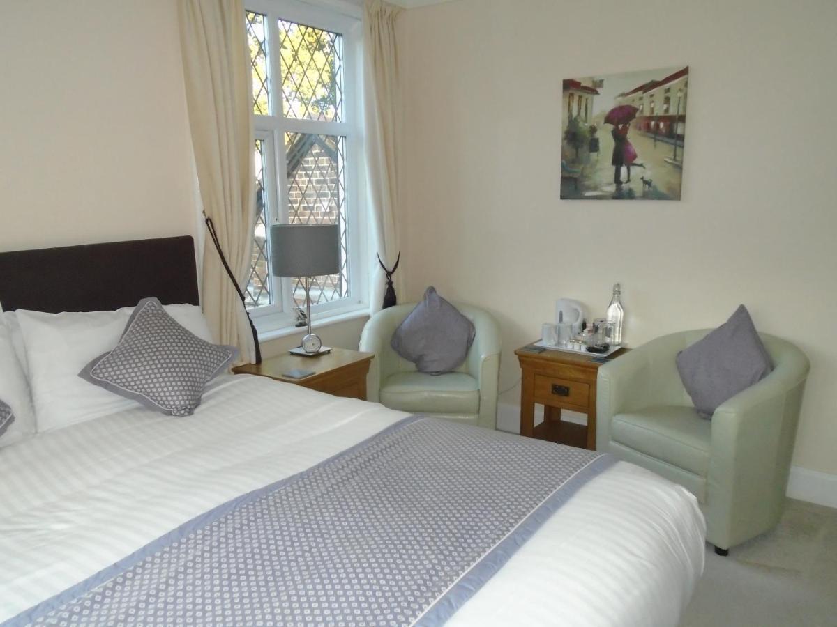 Trumbles Gatwick B&B Charlwood Ngoại thất bức ảnh