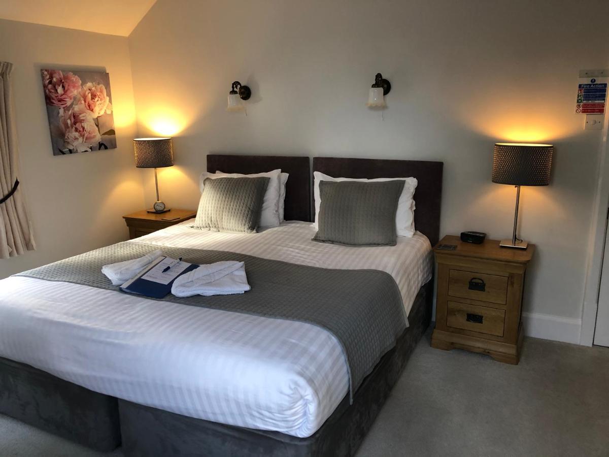 Trumbles Gatwick B&B Charlwood Ngoại thất bức ảnh