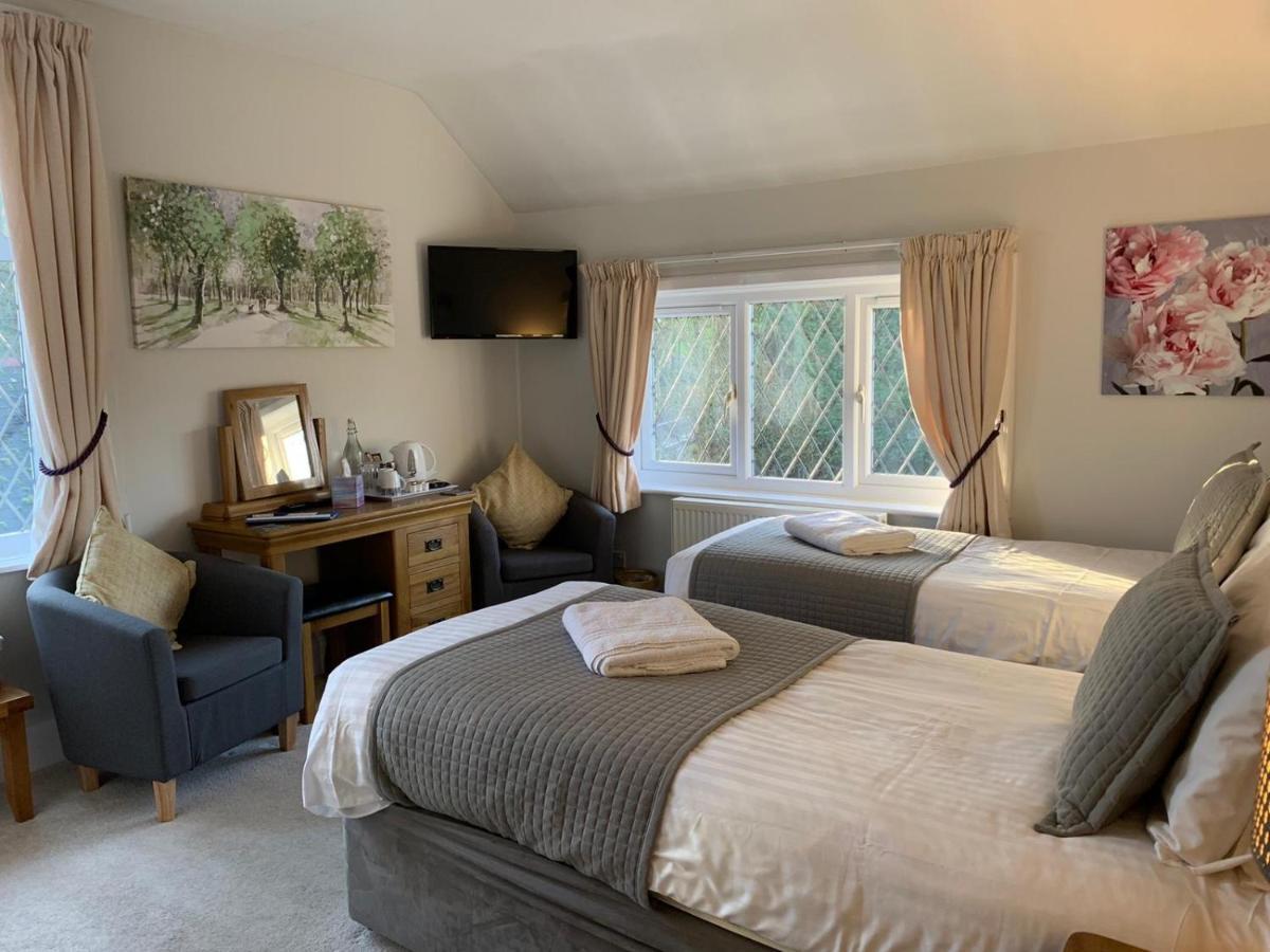 Trumbles Gatwick B&B Charlwood Ngoại thất bức ảnh